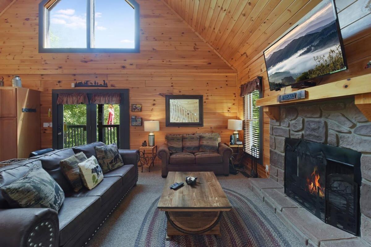 Ryes And Shine Bootlegger'S Cabin! Hot Tub* Pool* Arcade* Billiards *Ev * Pet Friendly Sevierville Exterior foto