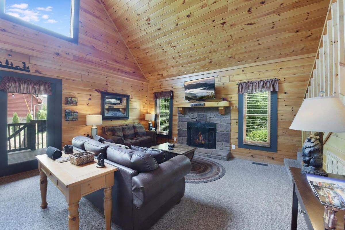 Ryes And Shine Bootlegger'S Cabin! Hot Tub* Pool* Arcade* Billiards *Ev * Pet Friendly Sevierville Exterior foto
